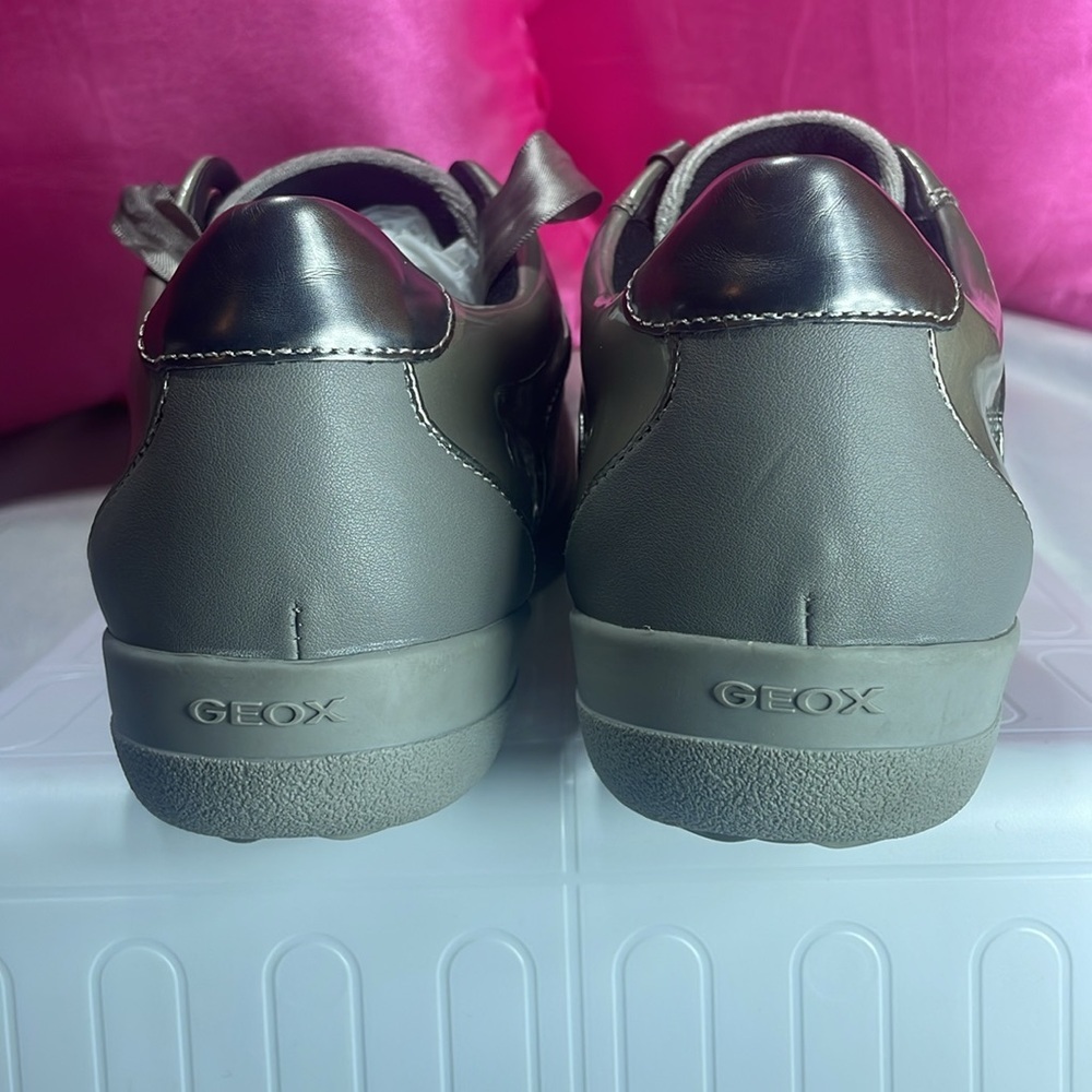 (A2) Geox Patent Velvet Lace
Women's Silver Fashion Comfort Sneakers Size 9 - Picture 5 of 11